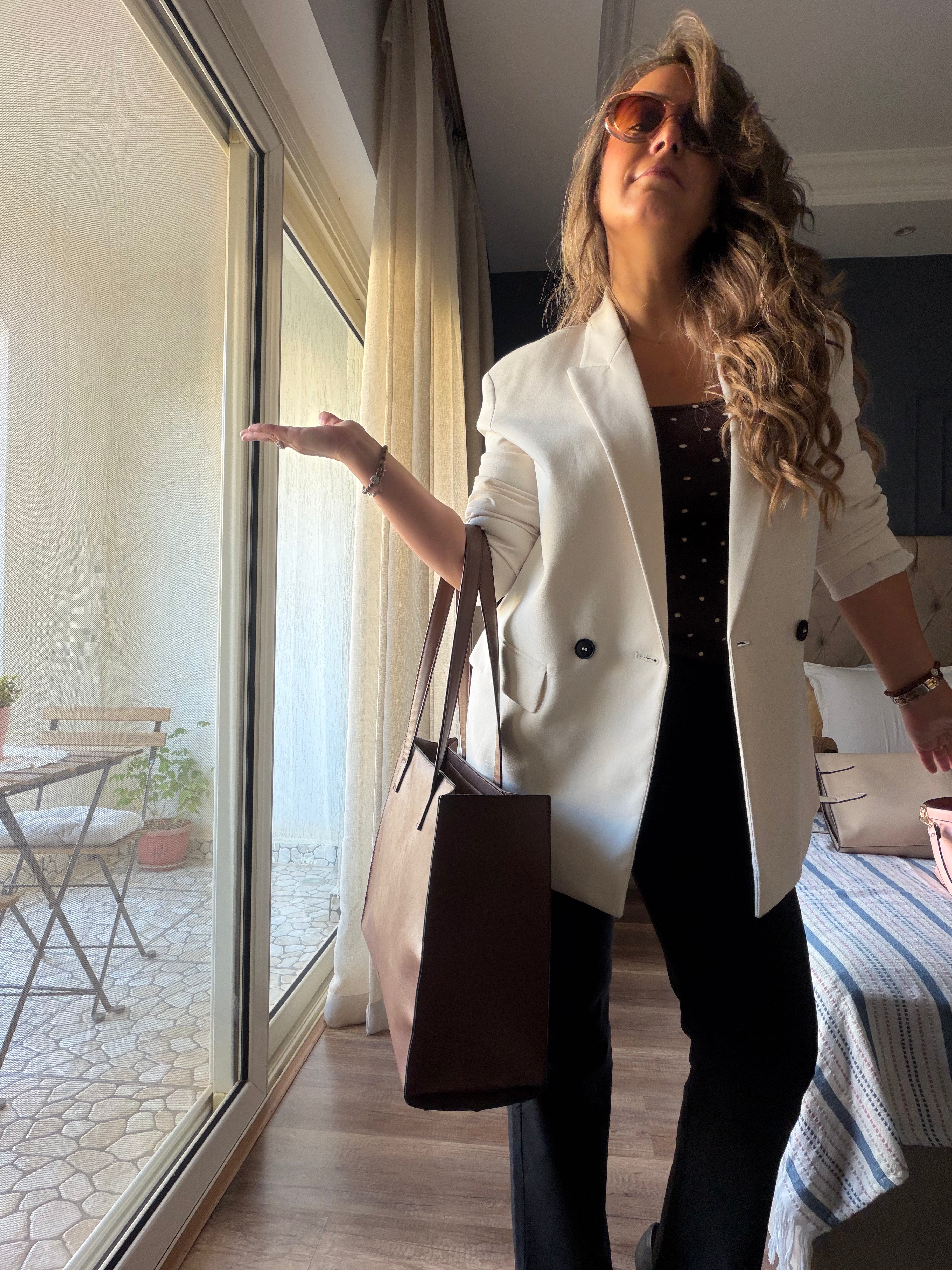 Large Basic Tote With a Zipper
