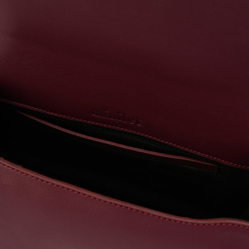 Burgundy | The triangular crossbody Bag