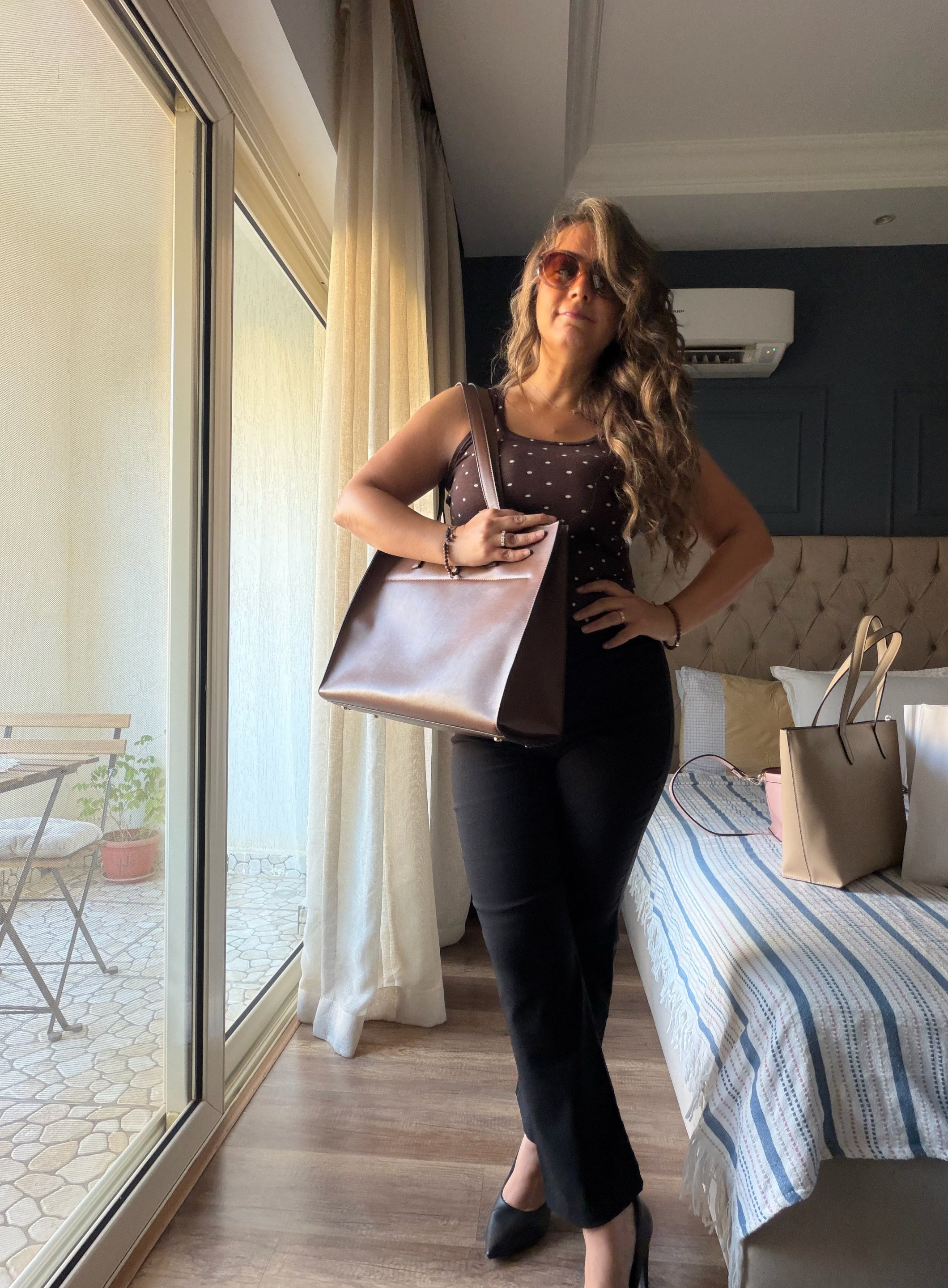 Large Basic Tote With a Zipper